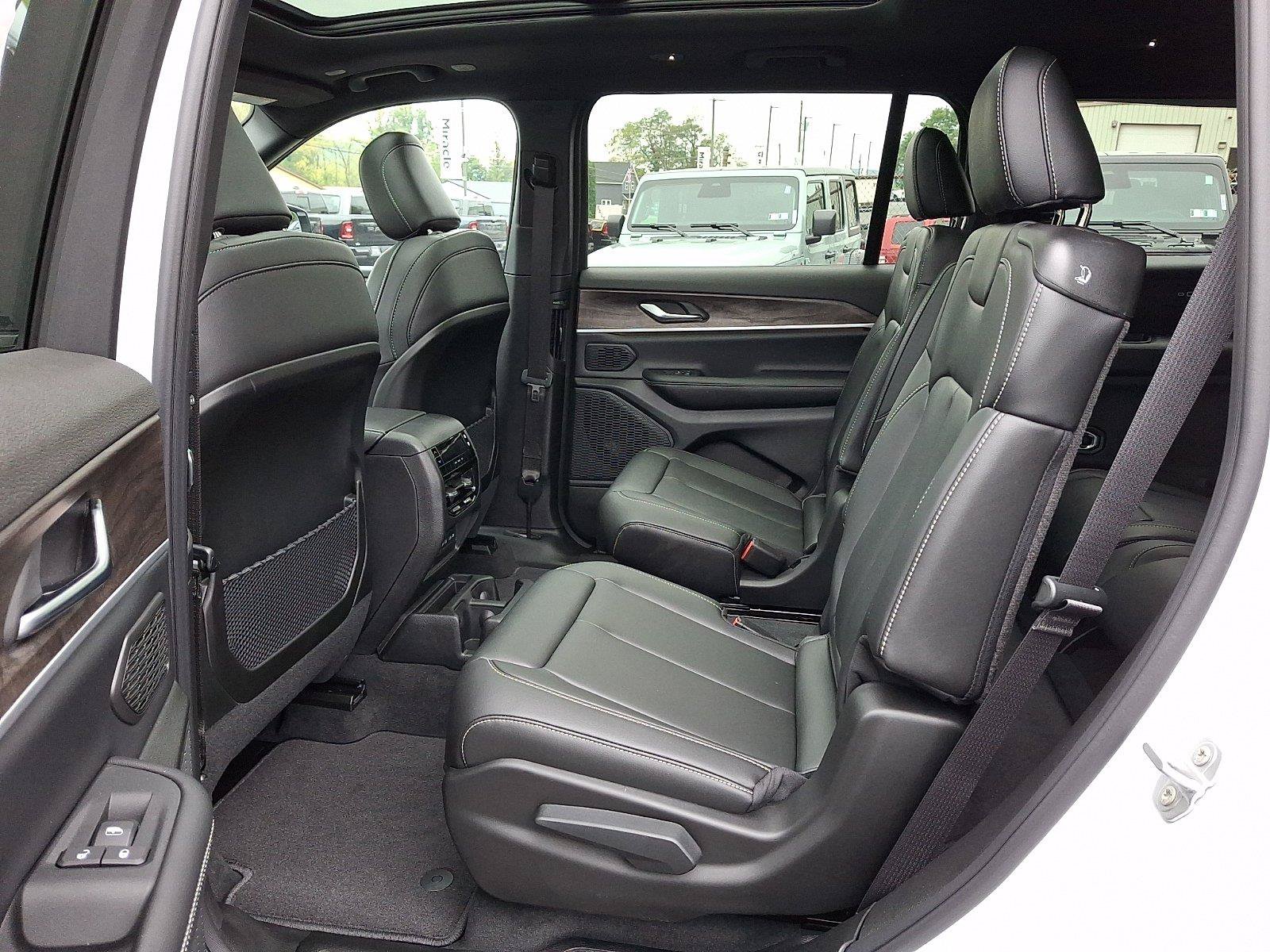 New 2027 Jeep Grand Cherokee L Limited AWD/4WD image 6