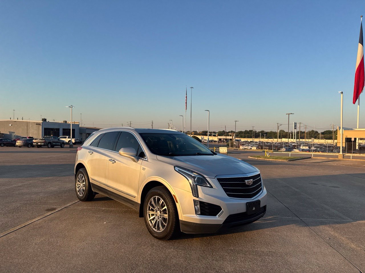 Used 2019 Cadillac XT5 Luxury FWD image 2