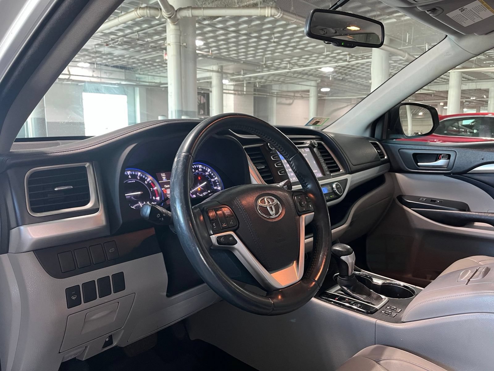 Used 2016 Toyota Highlander XLE FWD image 17