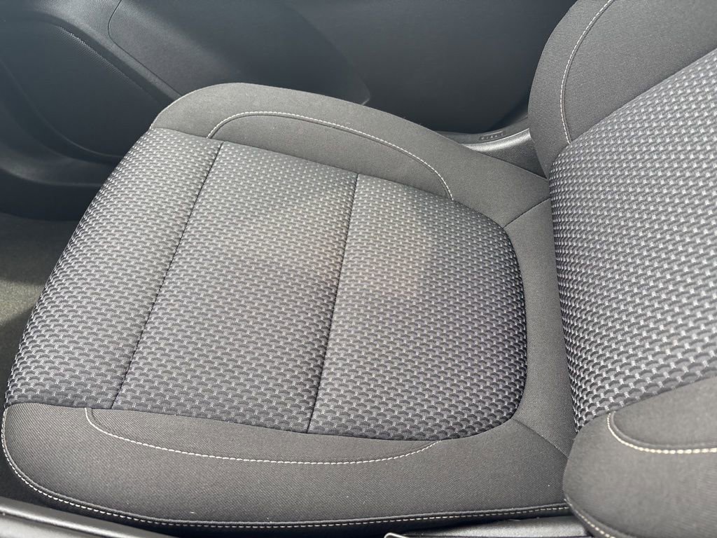 Used 2023 GMC Acadia SLE image 4