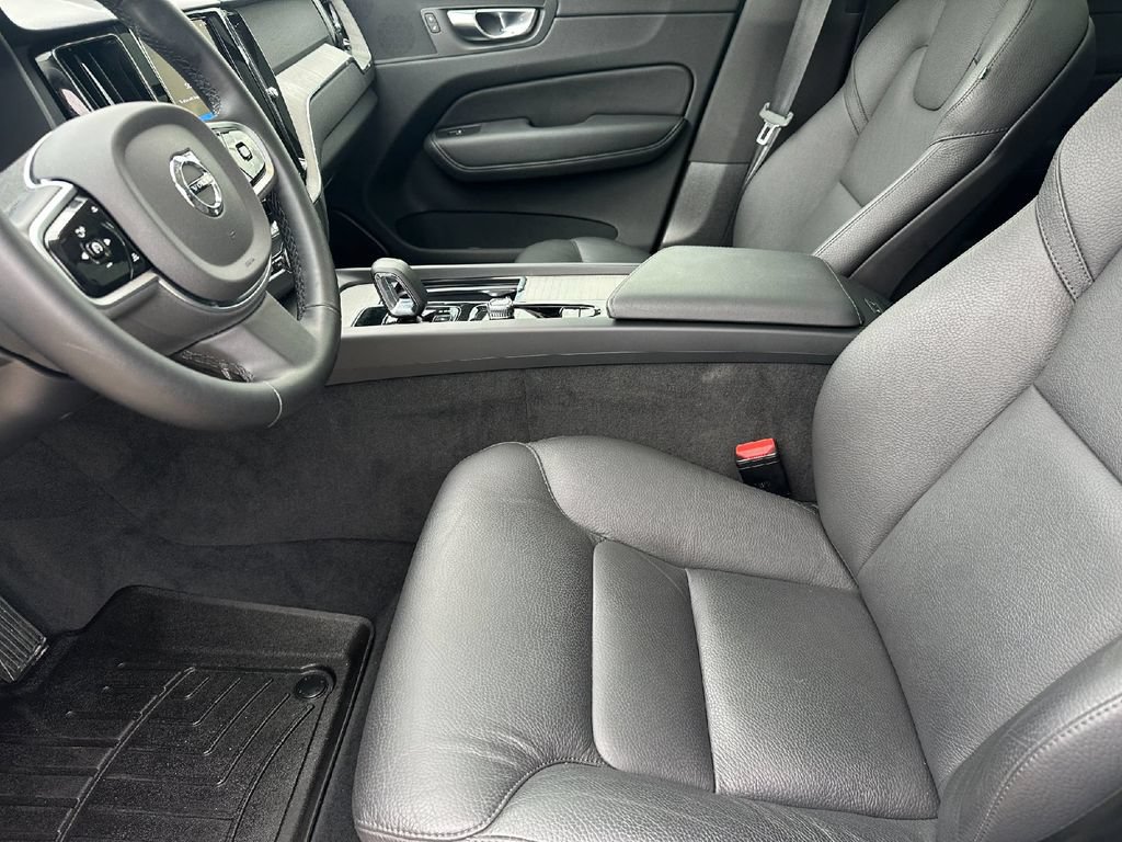 Used 2025 Volvo XC60 B5 Plus AWD/4WD image 13