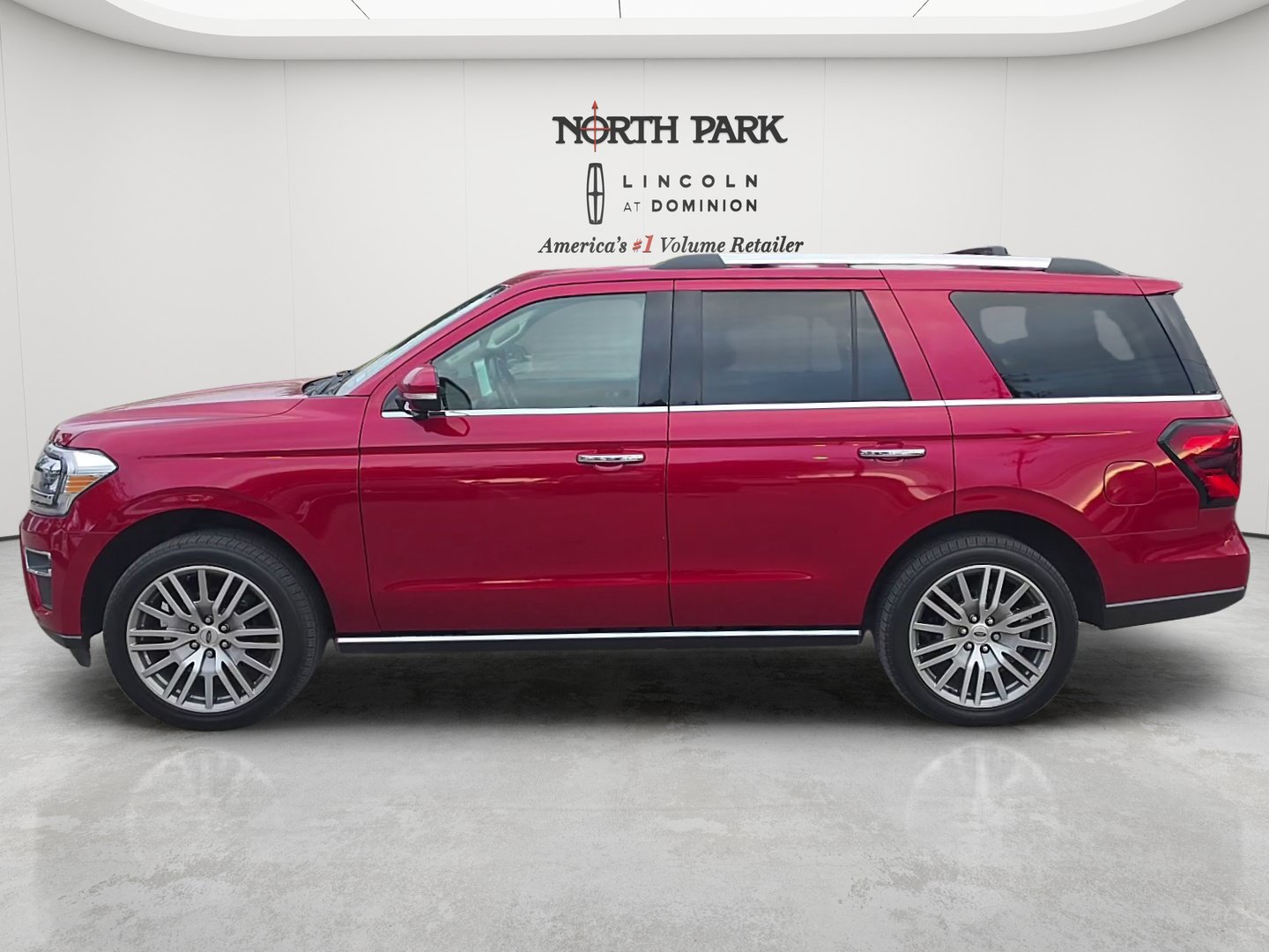 Used 2022 Ford Expedition Limited AWD/4WD image 2