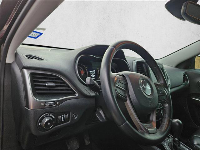 Used 2019 Jeep Cherokee Latitude Plus w/ Comfort/Convenience Group image 14