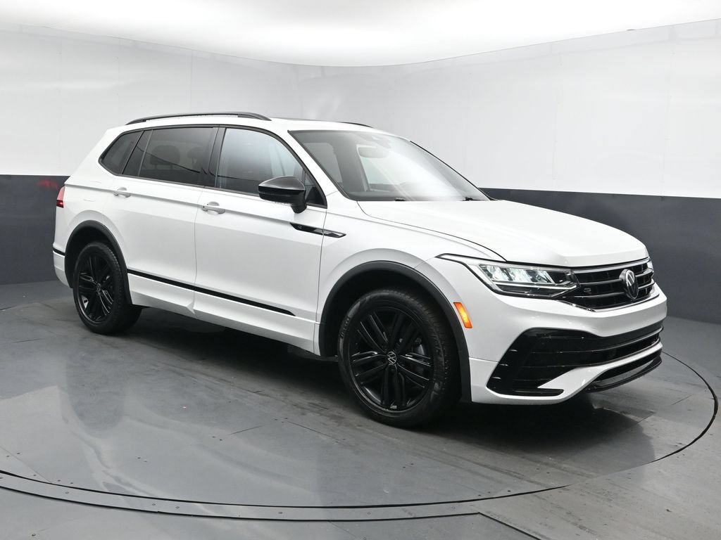Used 2022 Volkswagen Tiguan SE R-Line AWD/4WD image 2