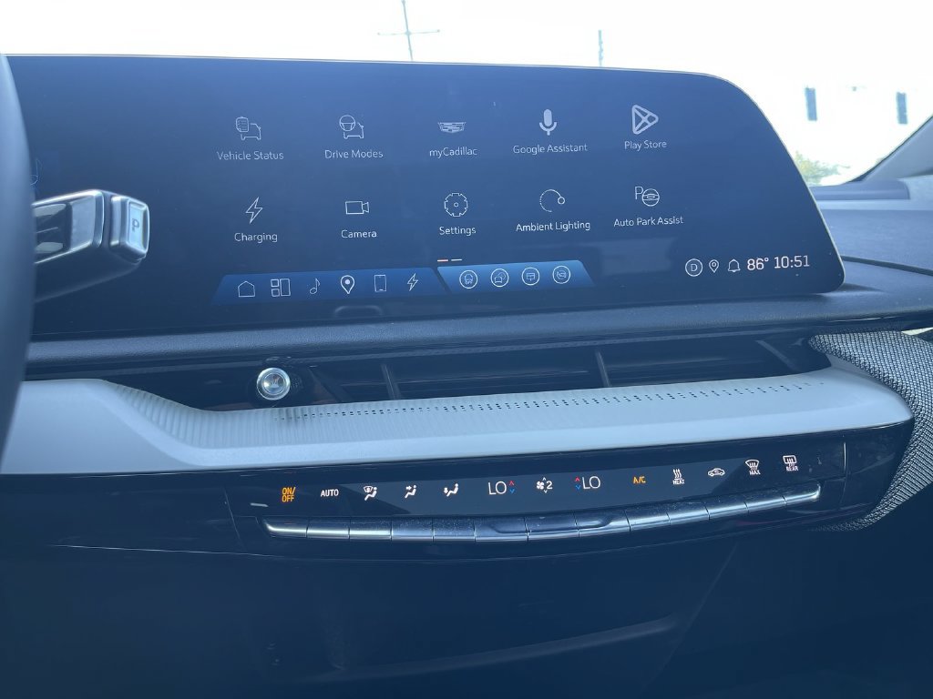 Certified 2025 Cadillac Optiq Luxury 2 w/ LPO, Floor Liner Package AWD/4WD image 27