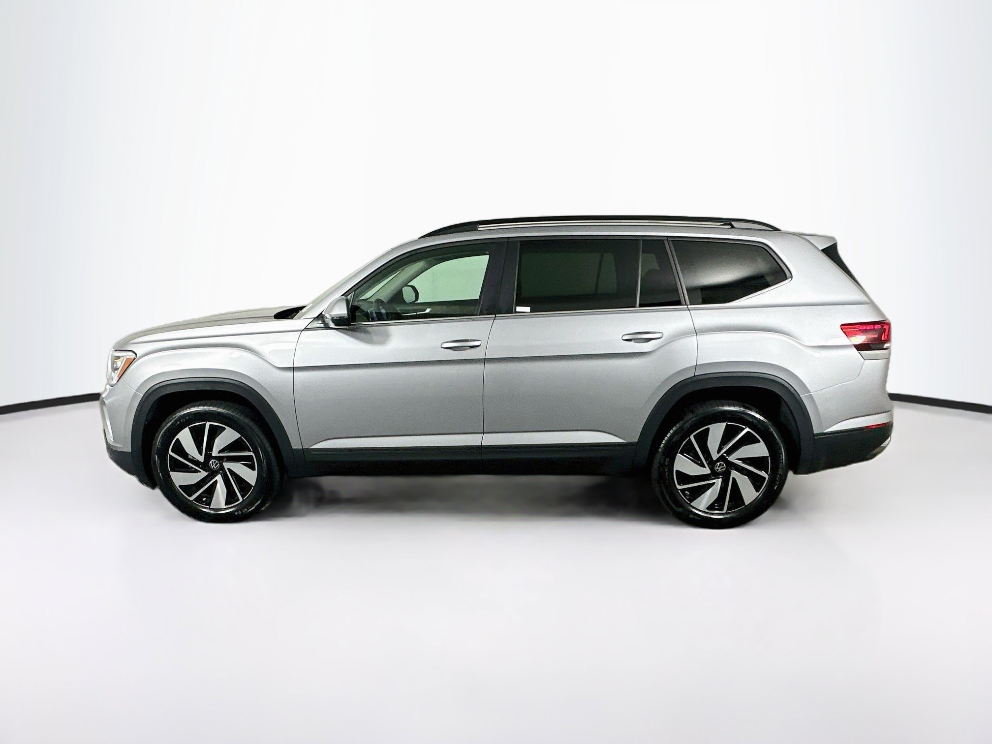 Used 2026 Volkswagen Atlas SE FWD image 4