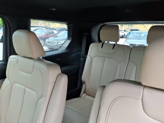 Used 2024 Jeep Grand Cherokee L Limited AWD/4WD image 17