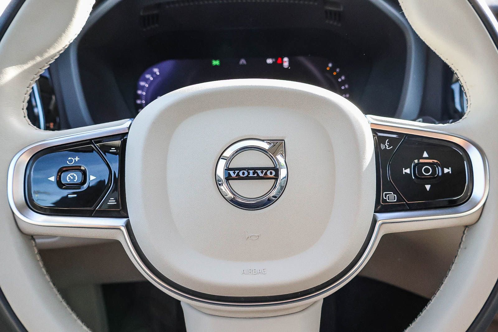 Used 2023 Volvo XC60 B5 Plus w/ Climate Package image 36