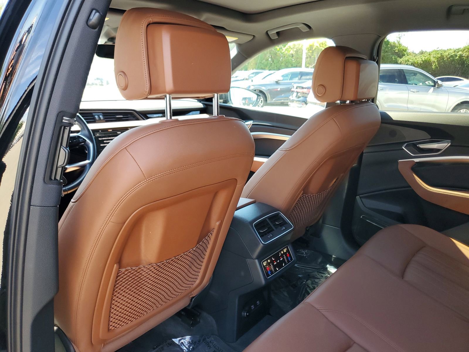 Used 2021 Audi e-tron Premium Plus w/ Premium Plus Package image 14