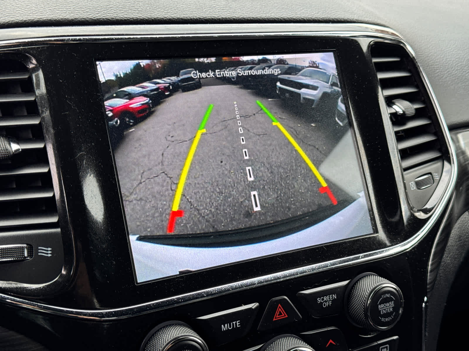 Used 2022 Jeep Grand Cherokee Laredo X image 26