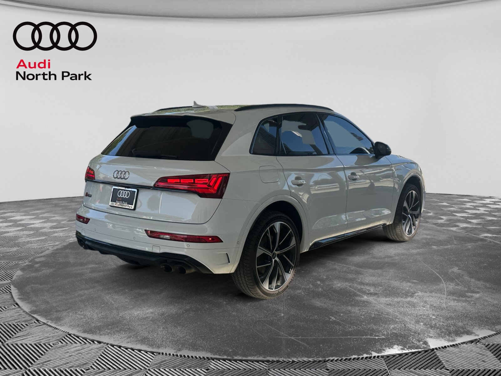 Used 2023 Audi SQ5 Prestige w/ Prestige Package AWD/4WD image 5