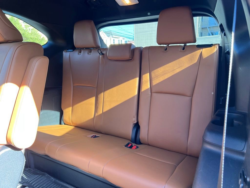 Used 2023 Toyota Highlander Platinum AWD/4WD image 19