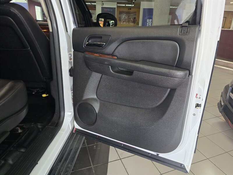 Used 2013 GMC Yukon XL 2500 w/ Skid Plate Package AWD/4WD image 16