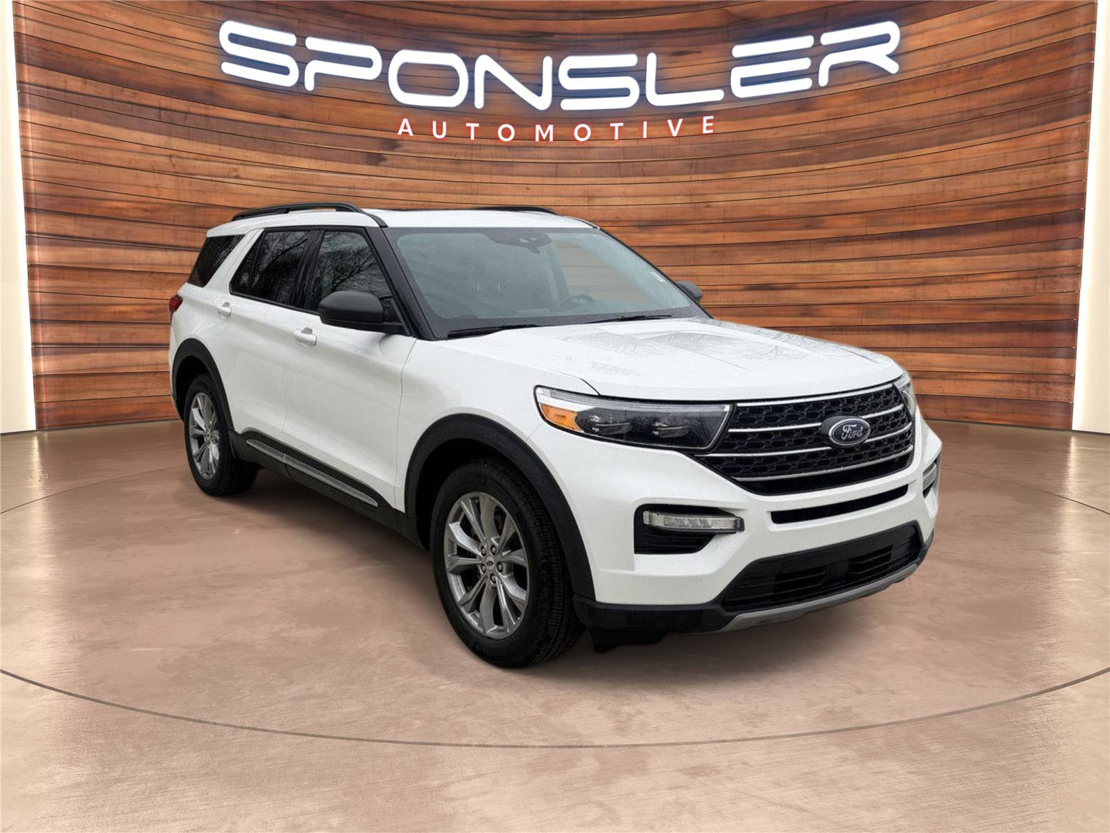 Used 2024 Ford Explorer XLT w/ Equipment Group 202A image 8