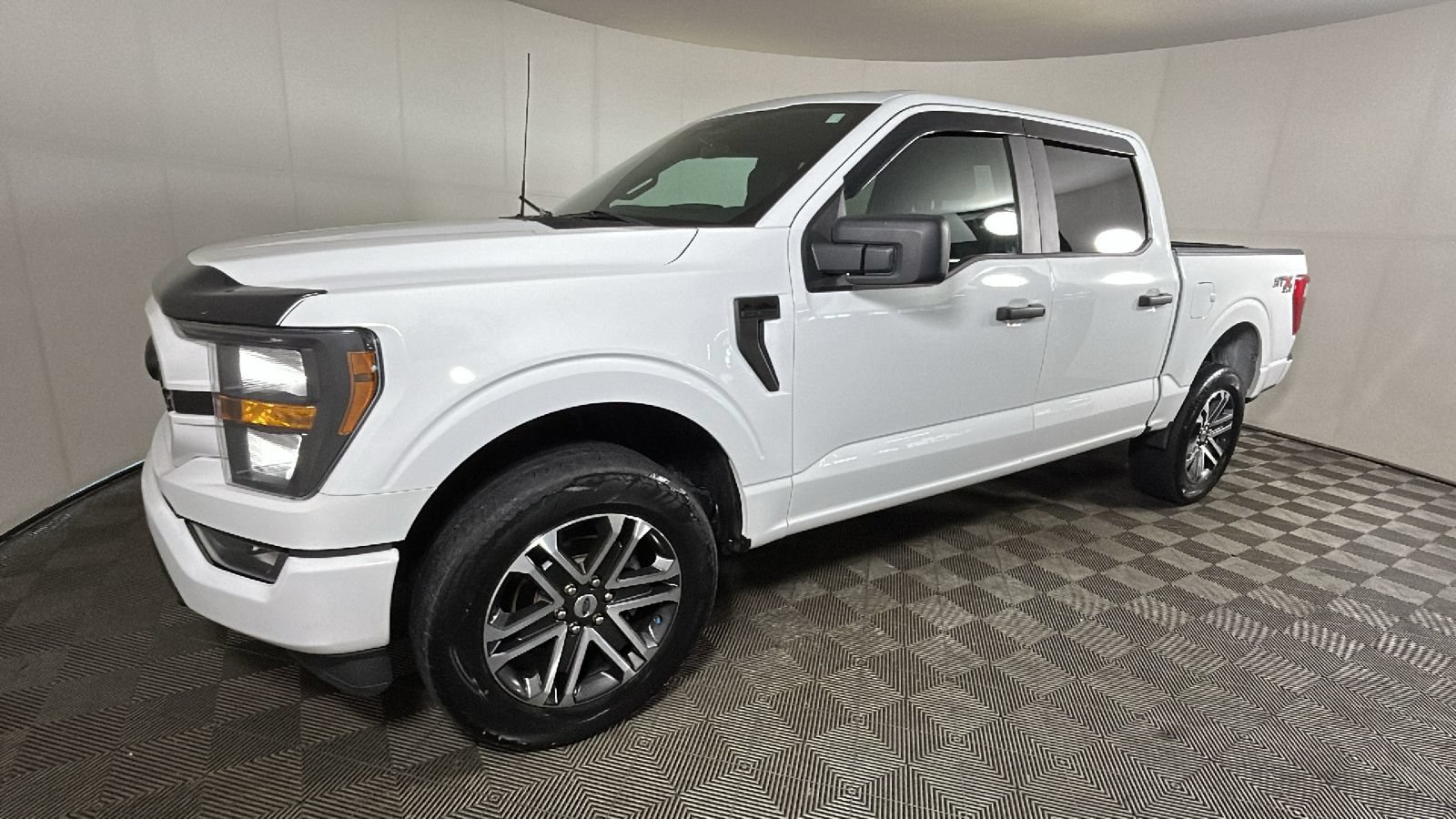 Used 2023 Ford F150 XL AWD/4WD image 7