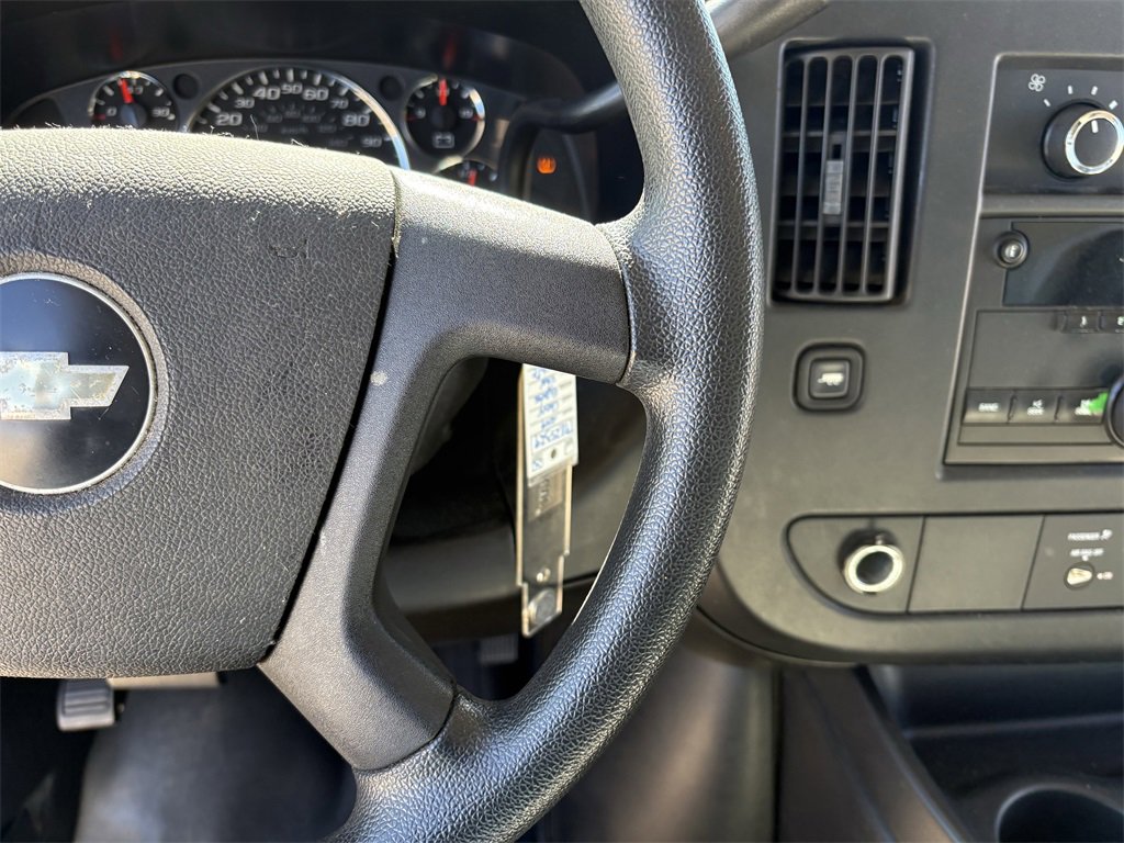 Used 2009 Chevrolet Express 2500 image 17