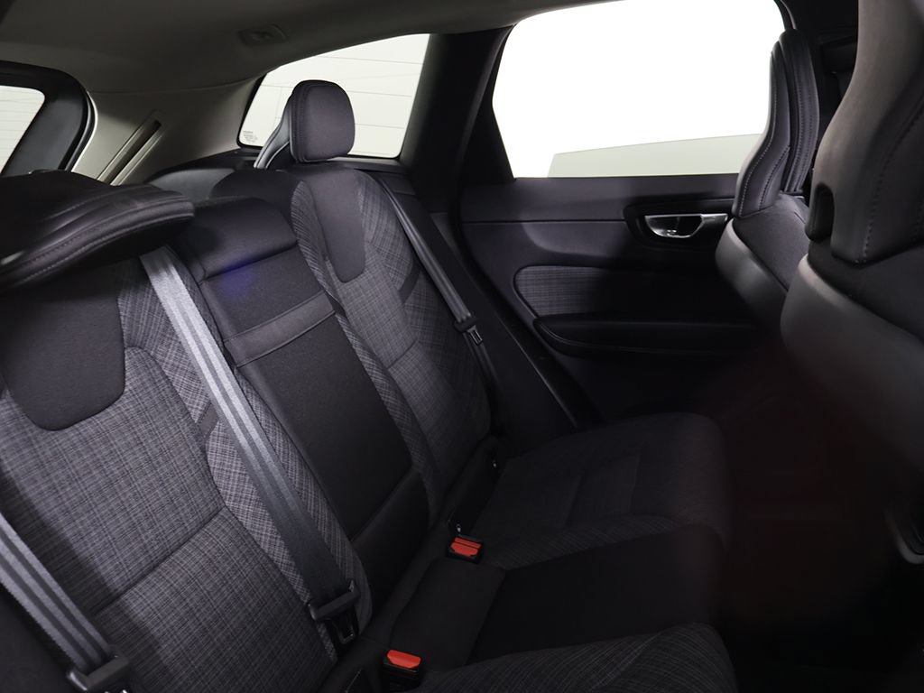 Used 2022 Volvo XC60 B5 Momentum AWD/4WD image 35