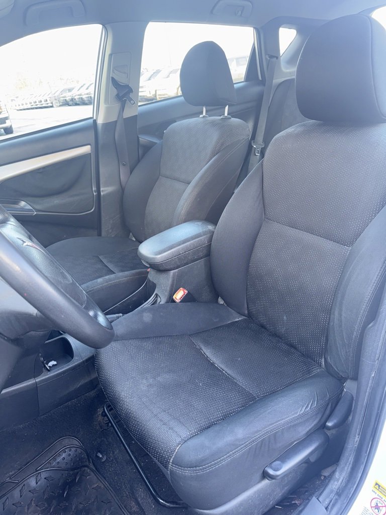 Used 2010 Pontiac Vibe w/ Preferred Package image 11