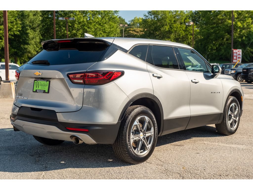 Used 2025 Chevrolet Blazer LT AWD/4WD image 8