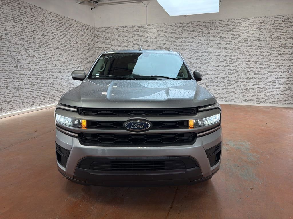 Used 2024 Ford Expedition Max XLT image 2