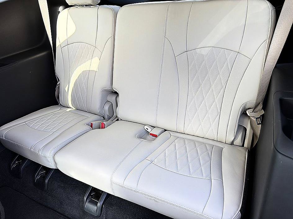 Used 2024 Buick Enclave Avenir w/ Avenir Technology Package FWD image 10