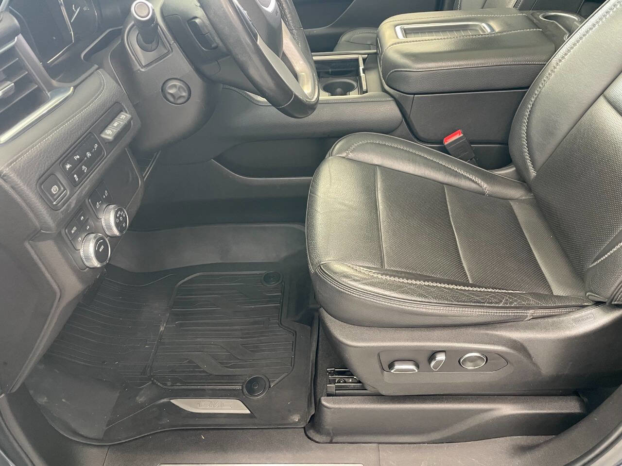 Used 2021 GMC Yukon Denali w/ Denali Premium Package image 17