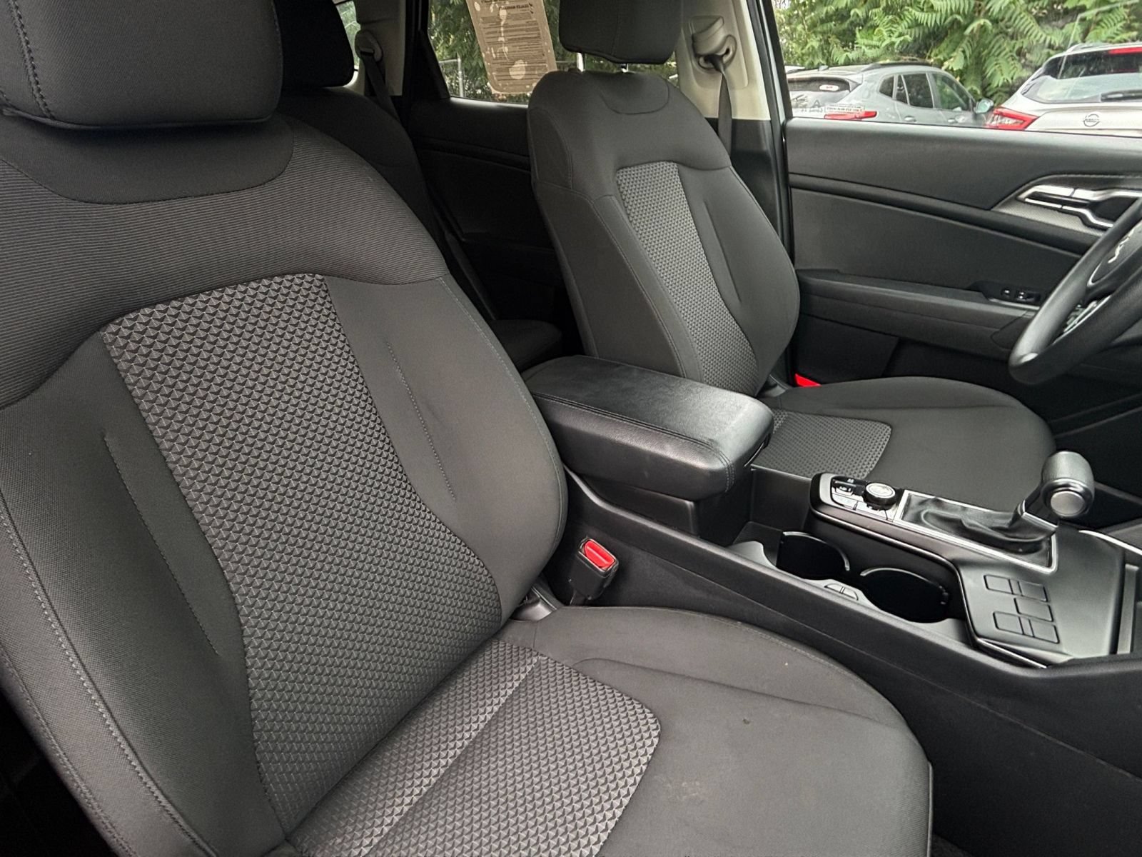 Used 2024 Kia Sportage LX FWD image 33