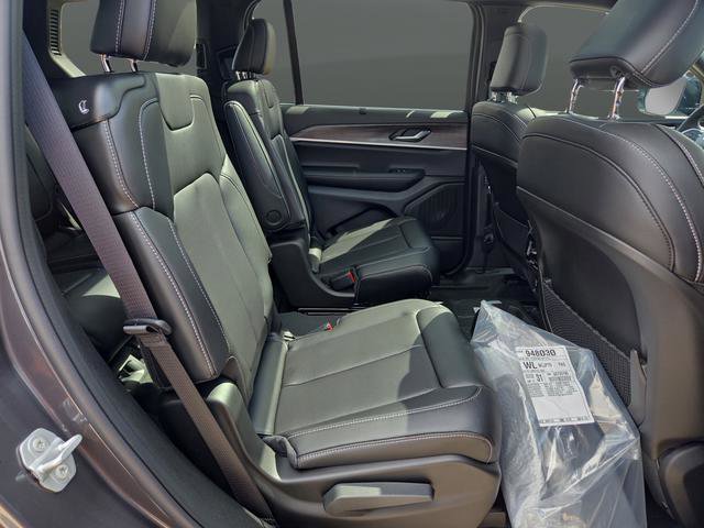 New 2025 Jeep Grand Cherokee L Limited w/ Luxury Tech Group II image 37