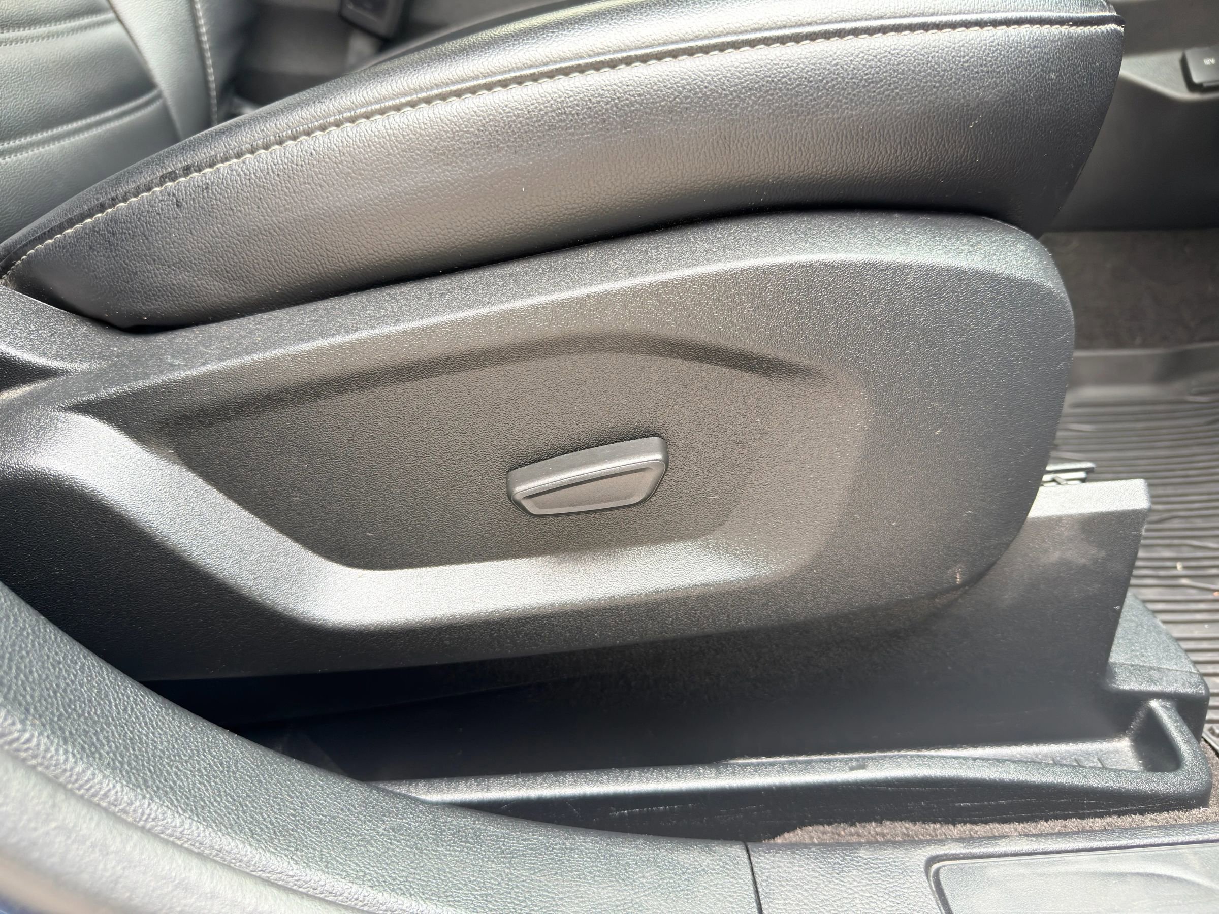 Used 2020 Ford Edge SEL w/ Convenience Package image 24