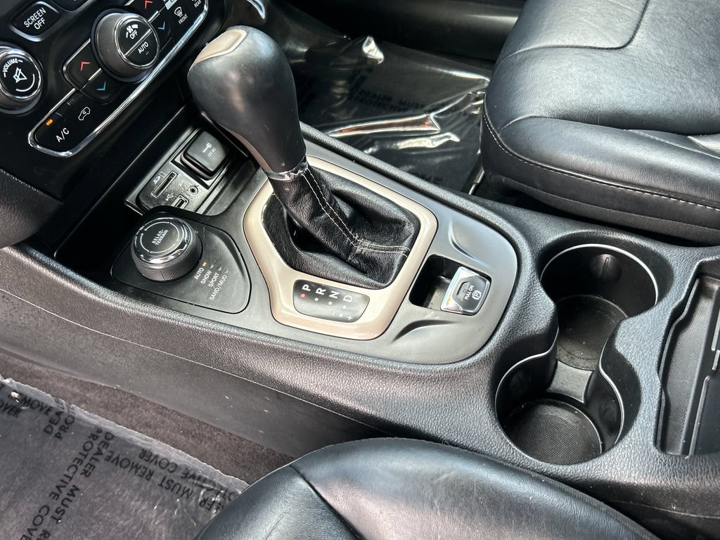 Used 2017 Jeep Cherokee Limited AWD/4WD image 14