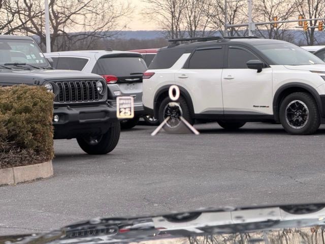 Certified 2024 Jeep Grand Cherokee Summit w/ Adv Protech Group IV image 18