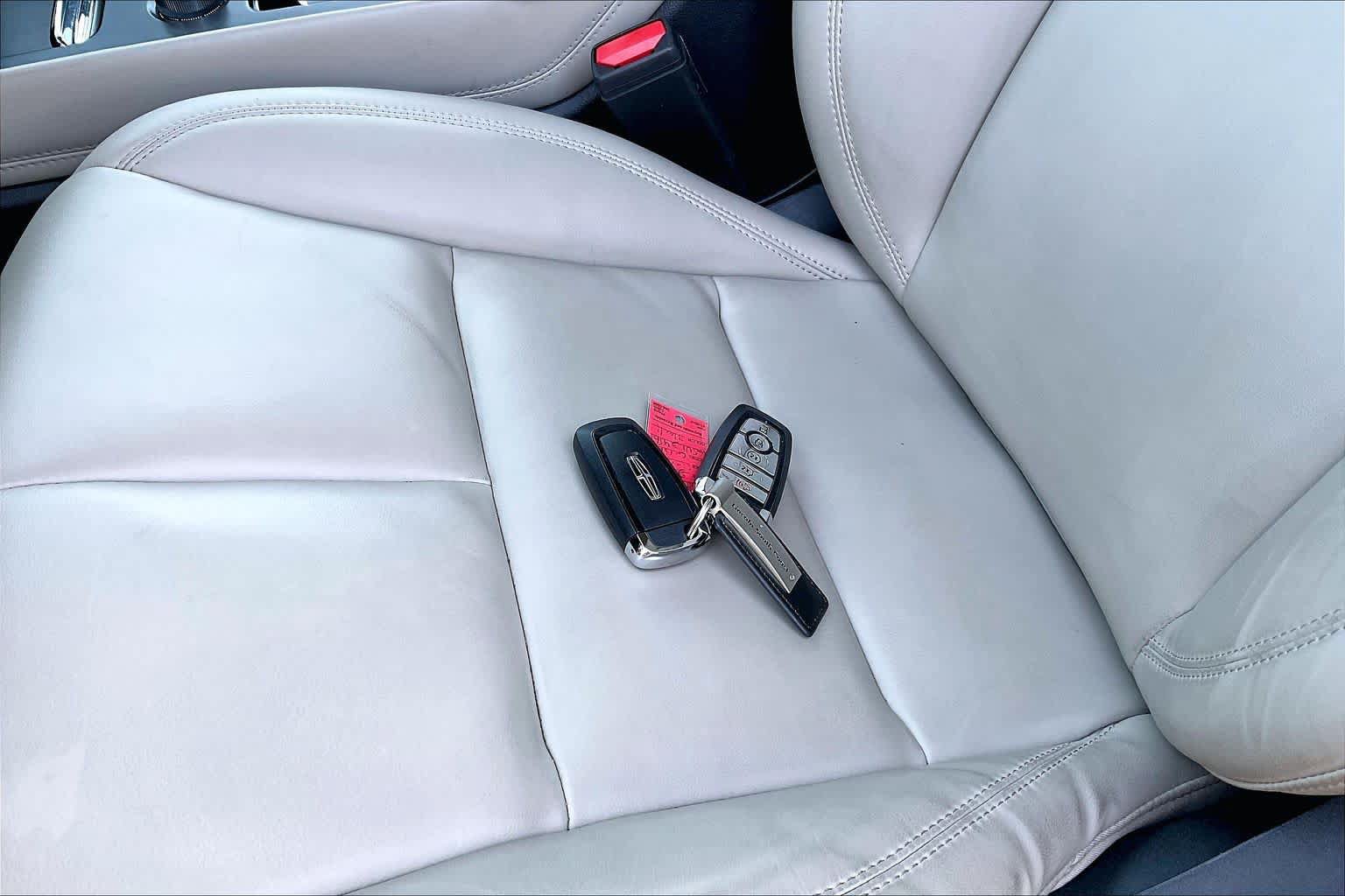 Used 2025 Lincoln Corsair FWD image 13