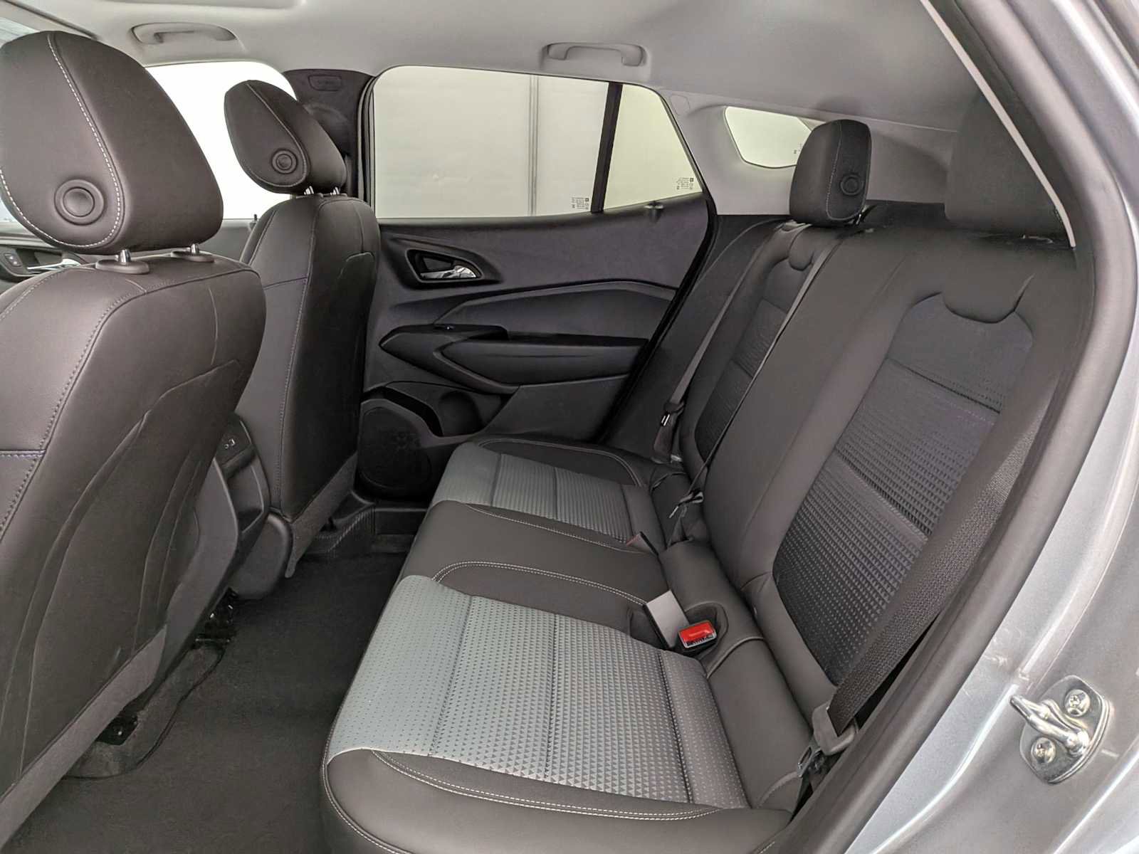 New 2026 Chevrolet Trax LT w/ Sunroof Package FWD image 20