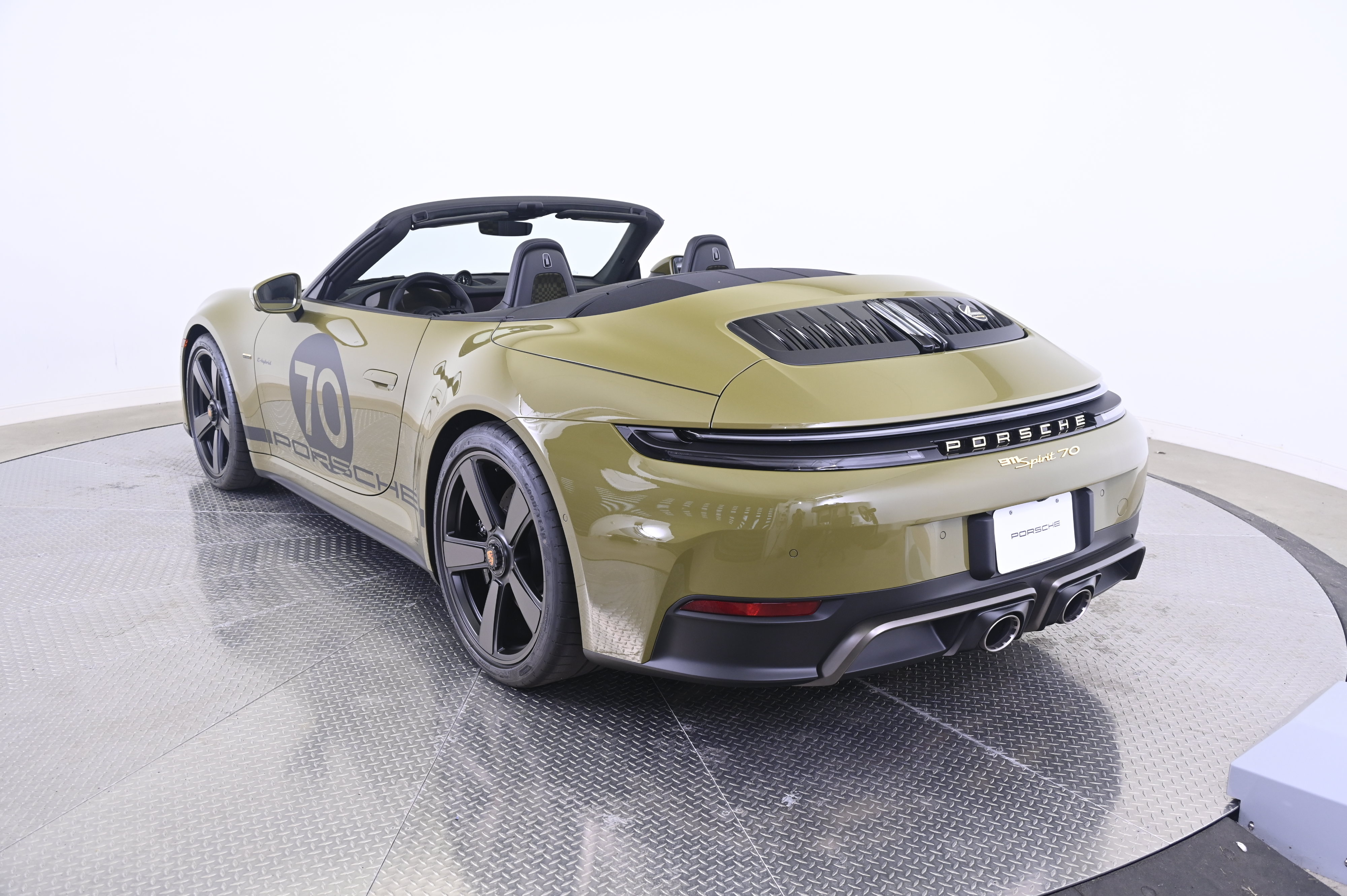 Used 2026 Porsche 911 GTS RWD image 3