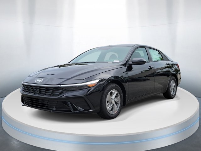 Certified 2026 Hyundai Elantra SE FWD image 2
