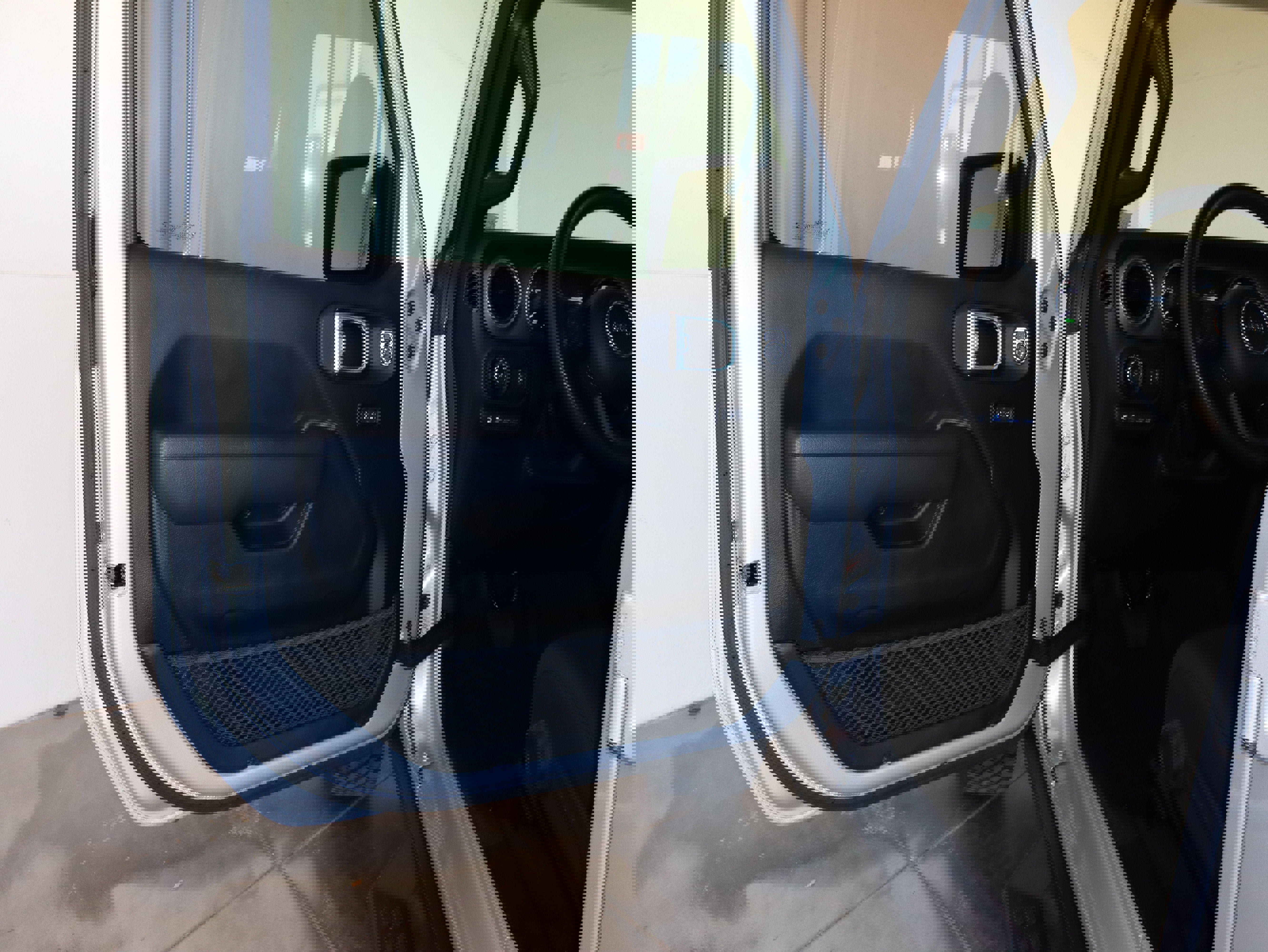 Used 2023 Jeep Wrangler Unlimited w/ Sun & Screen Package image 31