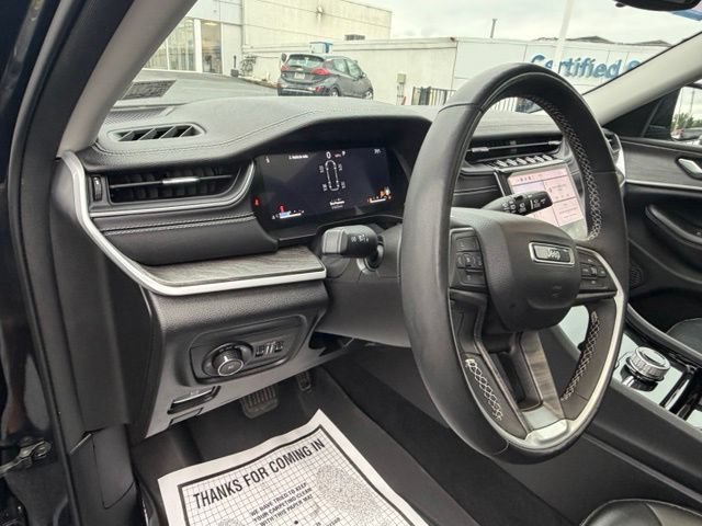 Used 2023 Jeep Grand Cherokee L Limited AWD/4WD image 34