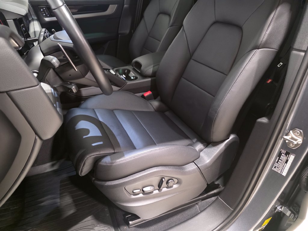 Certified 2026 Porsche Cayenne AWD/4WD image 19
