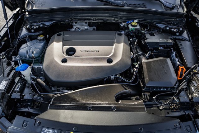 Used 2023 Volvo XC40 B5 Plus w/ Climate Package image 19