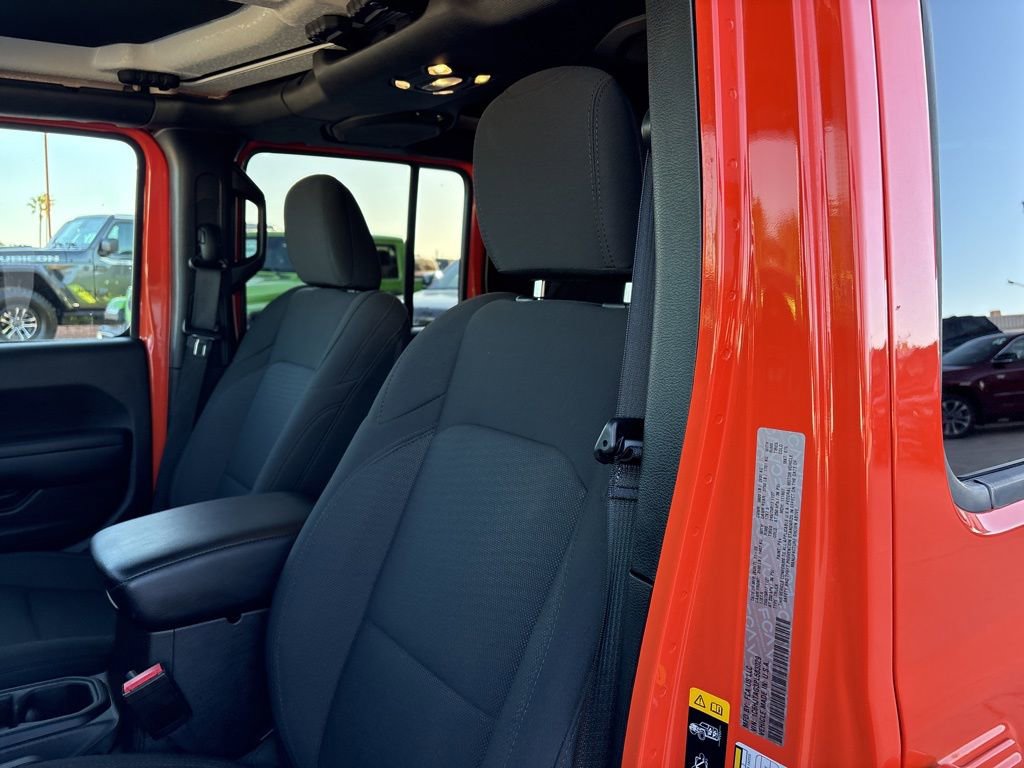 Used 2023 Jeep Gladiator Sport AWD/4WD image 14