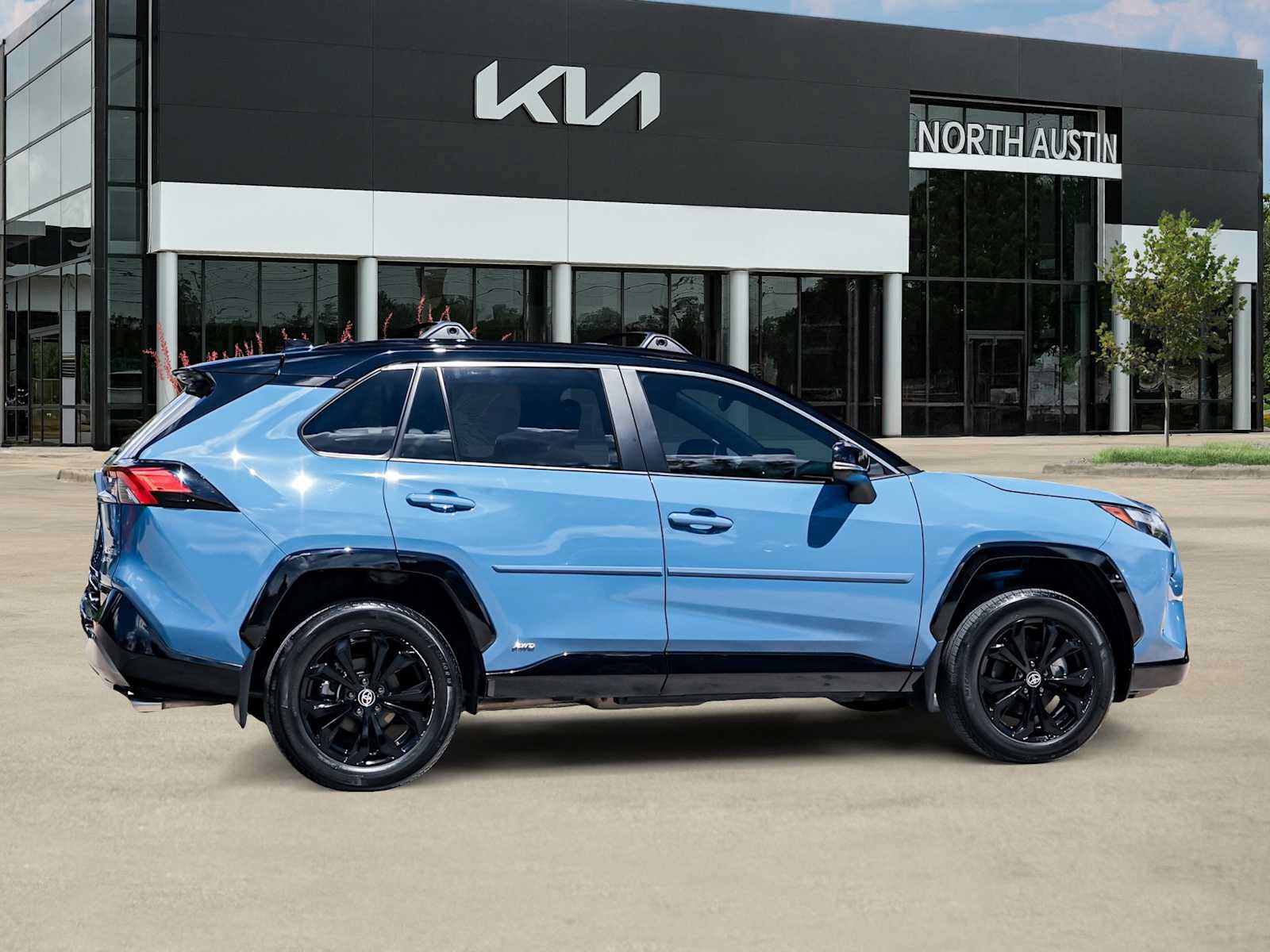 Used 2025 Toyota RAV4 XSE AWD/4WD image 6