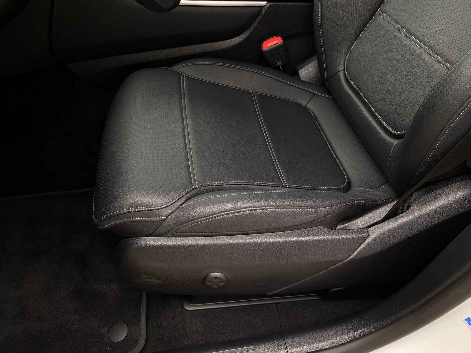 Used 2025 Mercedes-Benz GLC 300 image 11