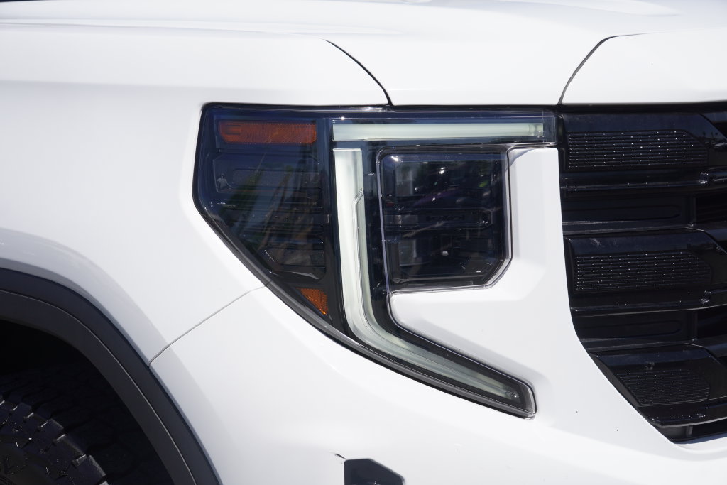 Used 2023 GMC Sierra 1500 Elevation w/ X31 Off-Road Package AWD/4WD image 12