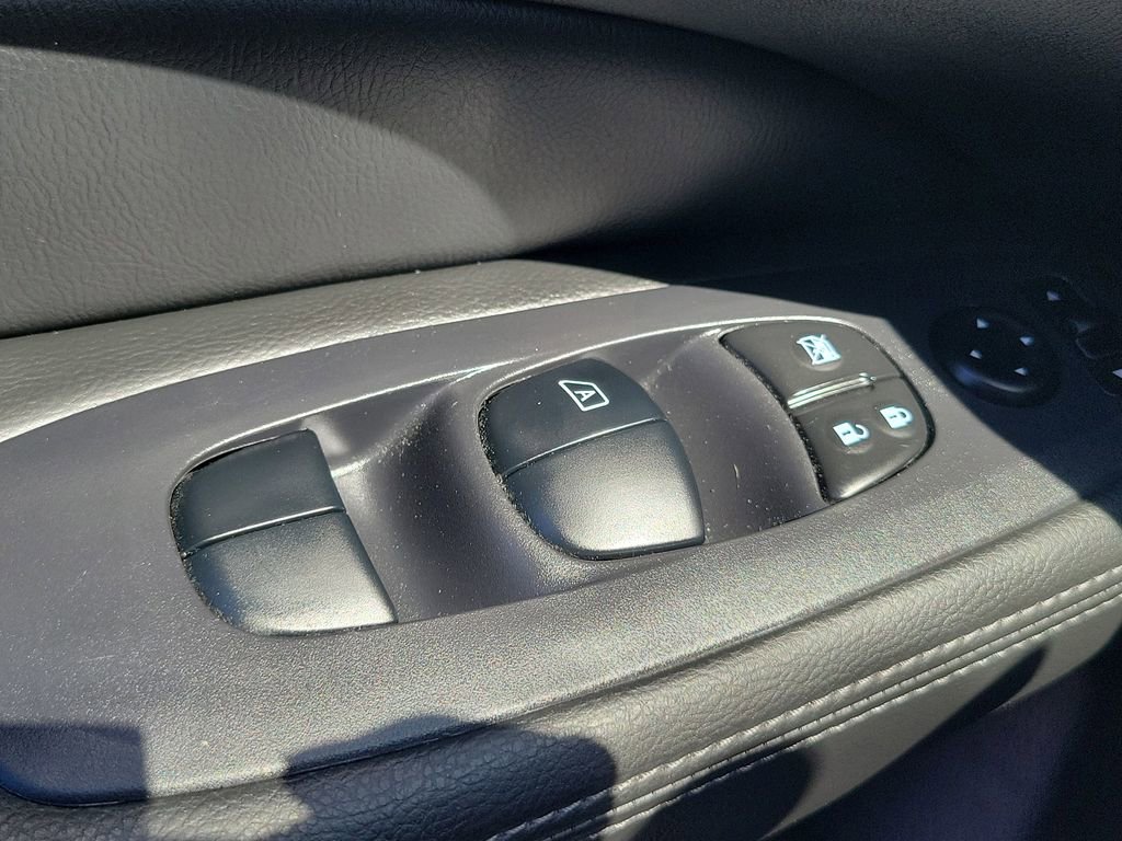Used 2019 Nissan Pathfinder S FWD image 17