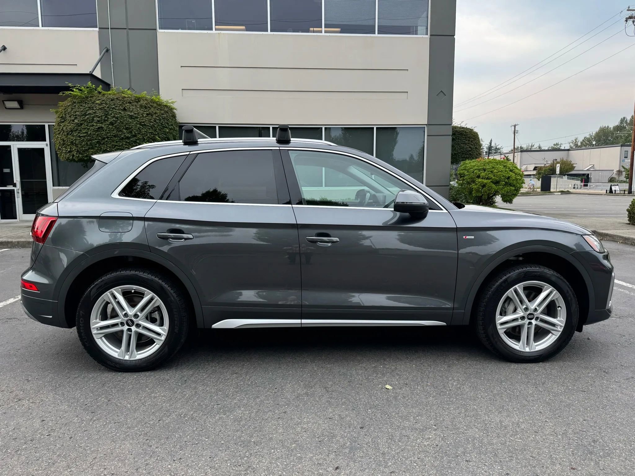 Used 2022 Audi Q5 e Premium w/ Convenience Package image 12