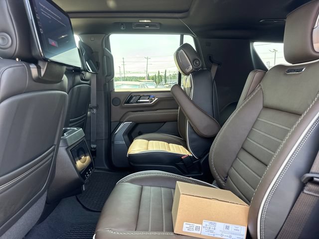 New 2026 GMC Yukon Denali Ultimate AWD/4WD image 11