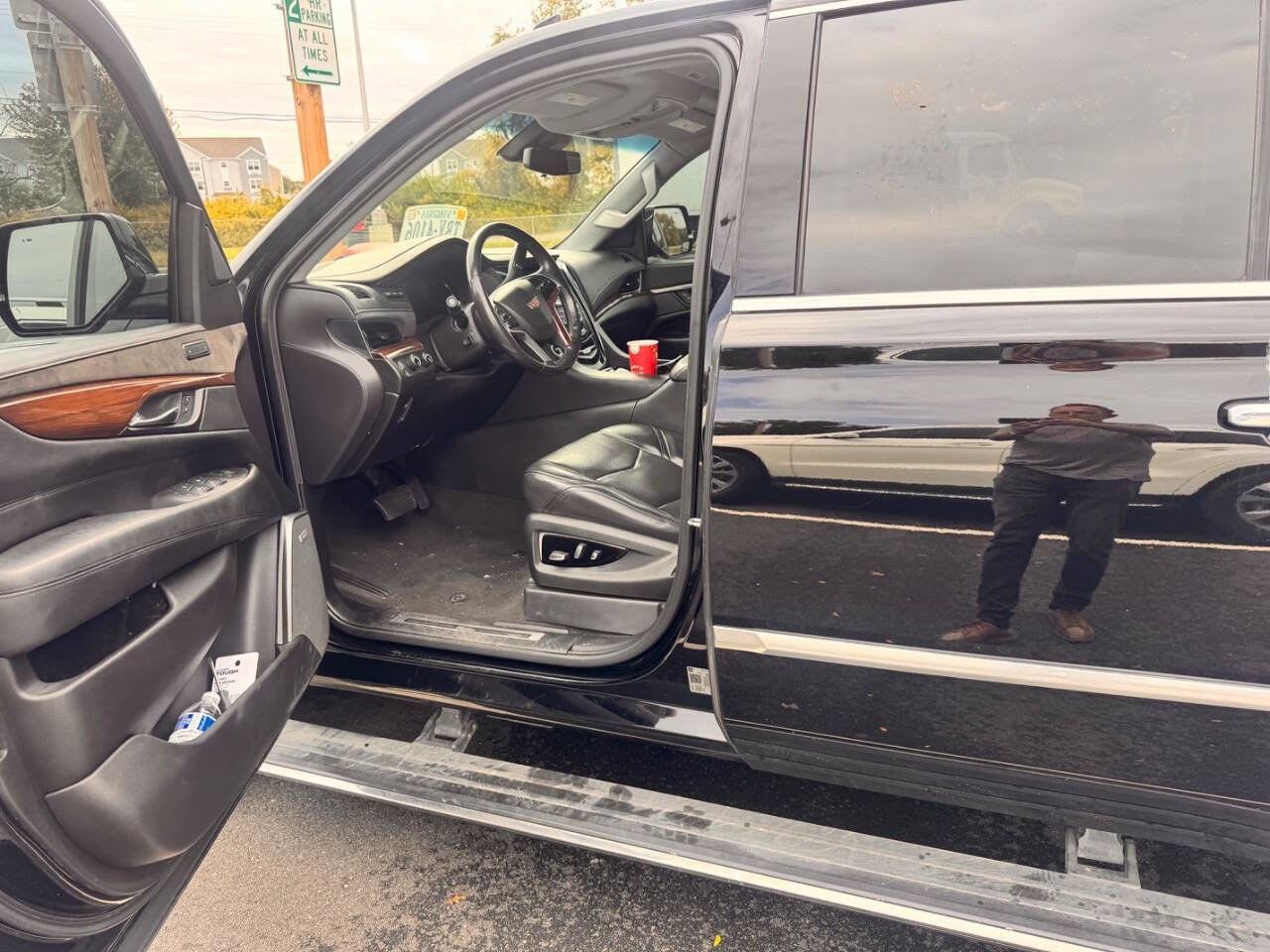 Used 2019 Cadillac Escalade ESV Premium Luxury image 10