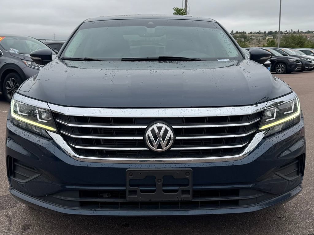 Used 2022 Volkswagen Passat 2.0T SE FWD image 2