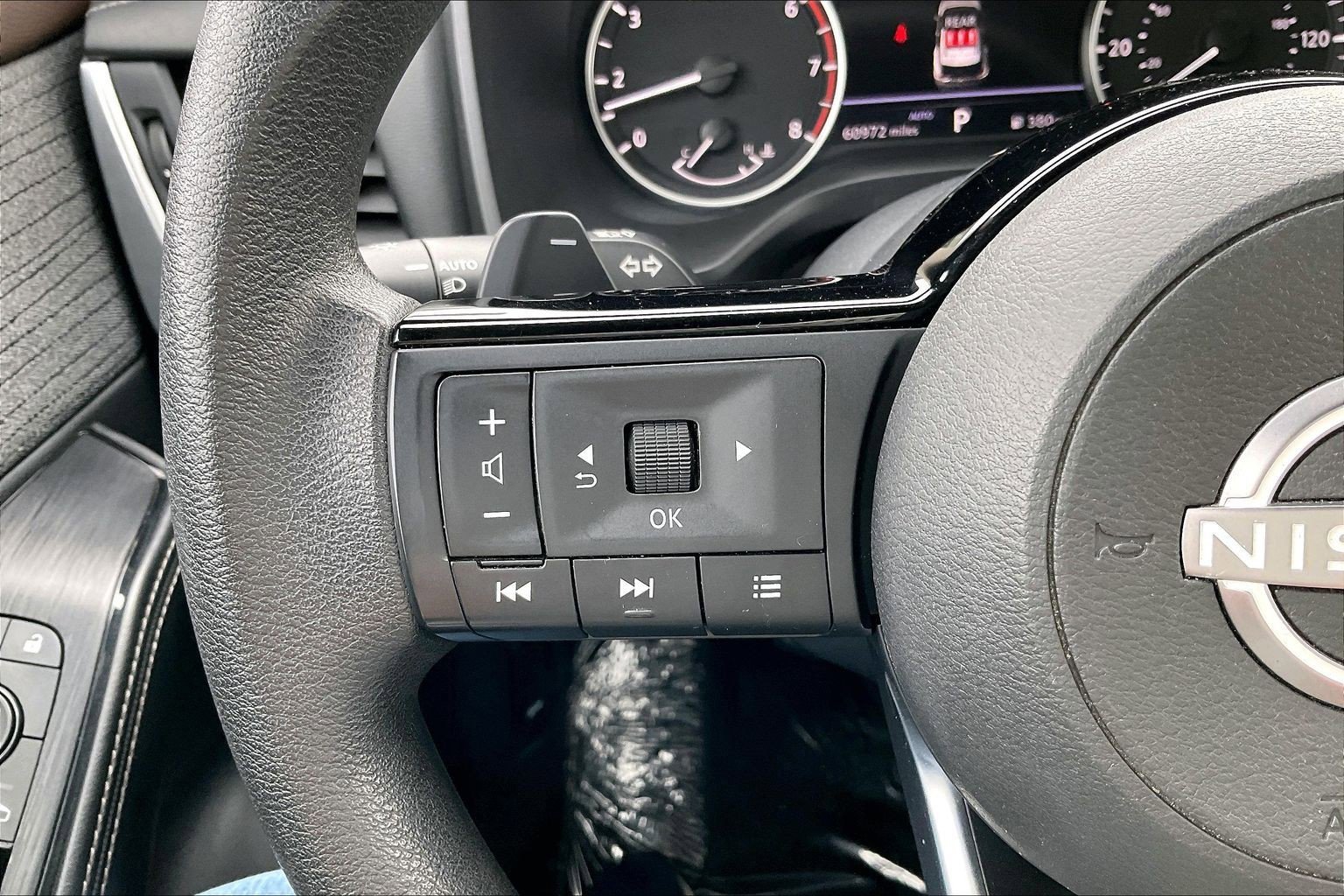 Used 2023 Nissan Rogue SV image 17