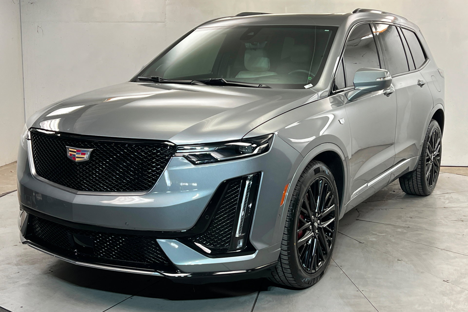 Used 2025 Cadillac XT6 Sport w/ Technology Package AWD/4WD image 1